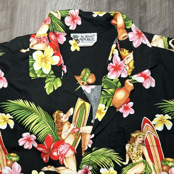 Aloha Republic Hawaiian Girl Short Sleeve Button Down - Small - Picture 6 of 6